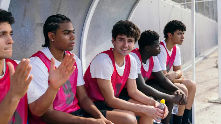 Jugadores europeos en un showcase y campamento de identificación de fútbol universitario en Estados Unidos.