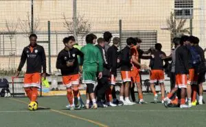 Youth soccer players at Futedu Soccer Academy training session in Spain with coaching staff